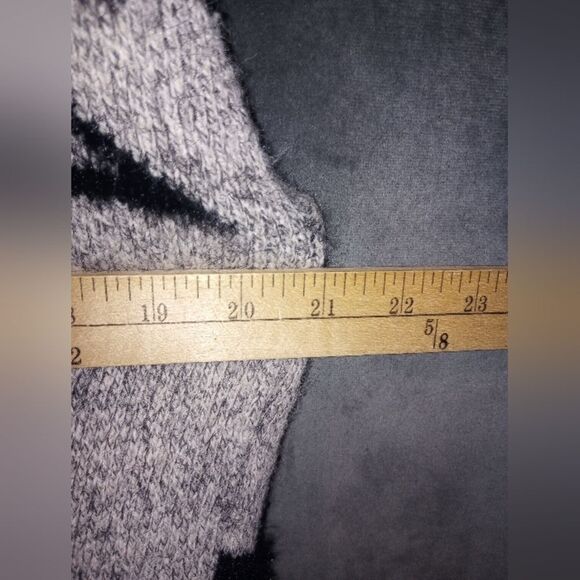 Renjo Aztec Print Soft Wool Blend Duster Sweater Size Medium EUC P2P 21 in - Picture 7 of 8